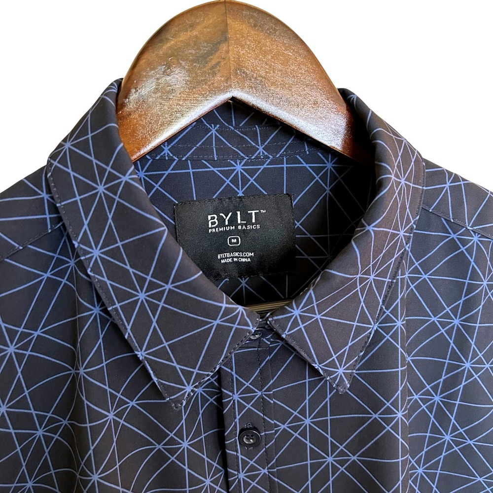 BYLT Premium Basics Riviera Short Sleeve Shirt Mens Medium Navy Blue Geometric